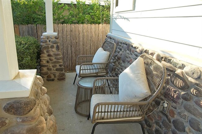 Photo - 930 E 50th St