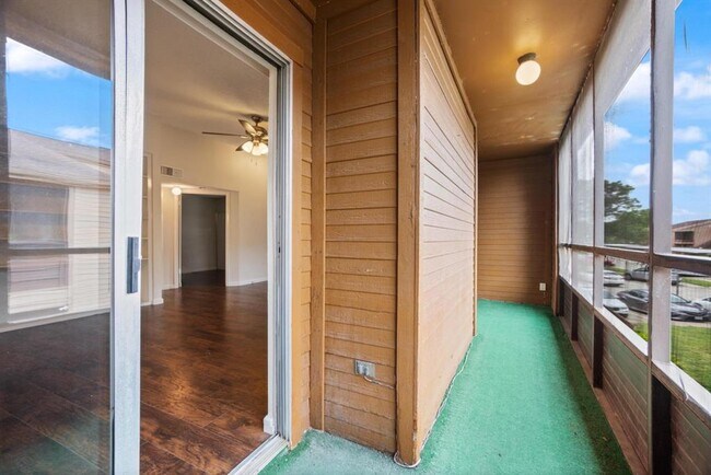 Photo - 10555 Turtlewood Ct