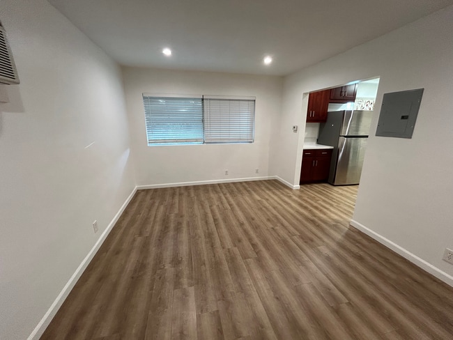 Building Photo - 418 N Chester Ave Unit #4