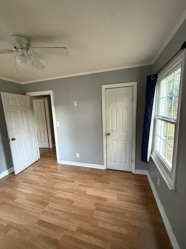 Photo - 215 Peachtree Cir