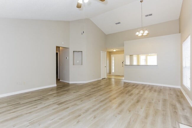 7024 Wooddale Dr