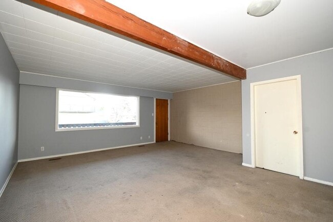 Building Photo - 3 bedroom in Prince George BC V2M 3B7