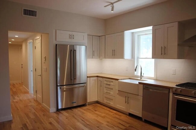 Photo - 437 Warburton Ave Unit 1