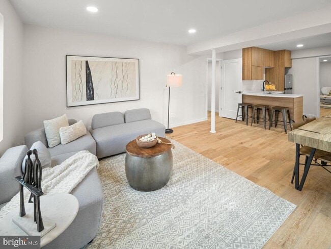 Building Photo - 8321 Raymond Ln