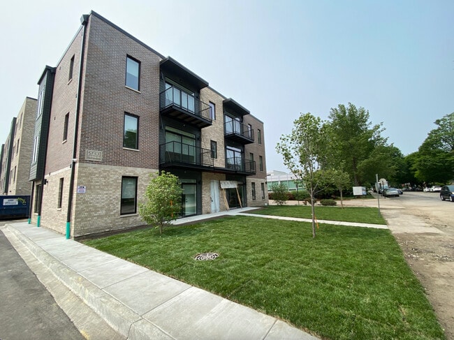 Building Photo - 2030 Greenwood St Unit 304 Rental