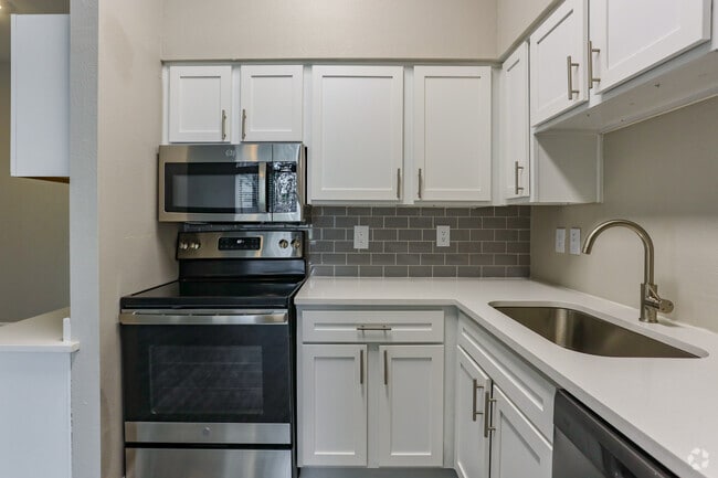 2 BR, 2 BA - 984 SF