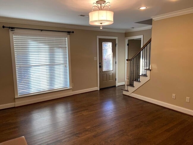 Photo - 909 Avon Pl