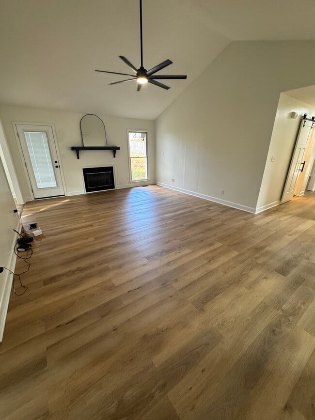 Building Photo - 1821 Swann St