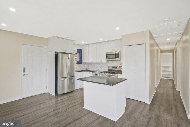 Photo - 728 Carson Ave