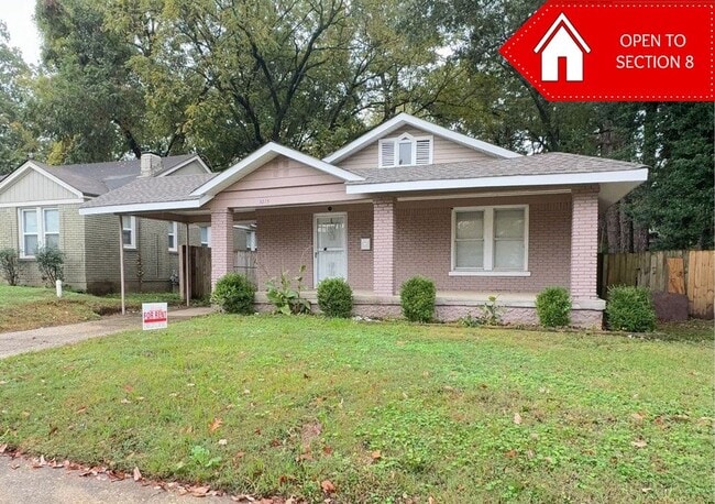 Building Photo - Comfy 3 bedroom 2 bath home - Open To Sect...