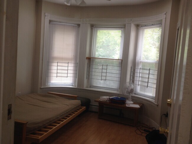 Building Photo - 129 Cedar St Unit B3