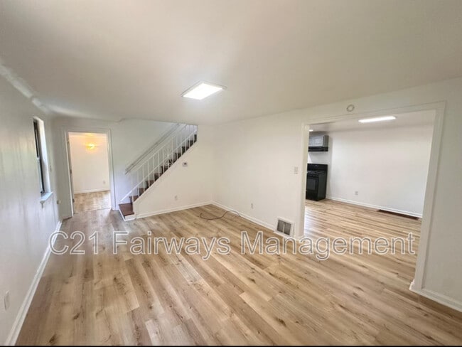 Photo - 10318 Lindberg Ave