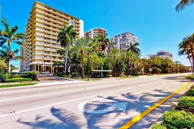 Photo - 10185 Collins Ave Condominio