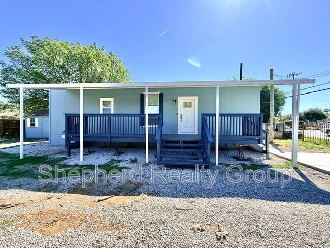 Building Photo - 15914 Dauchy Ave