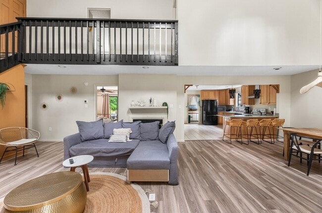 Photo - 350 OFF  RENT!! Beautiful Fully Loaded Hom...
