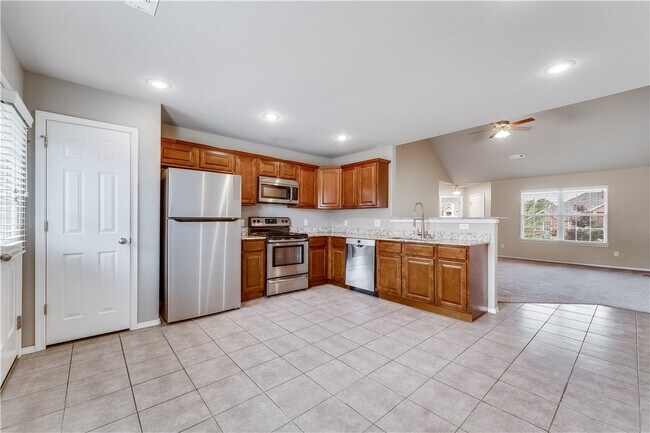 Photo - 705 SW River Rock St