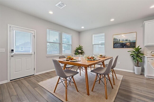 Photo - 1213 Devon Stetson Pl