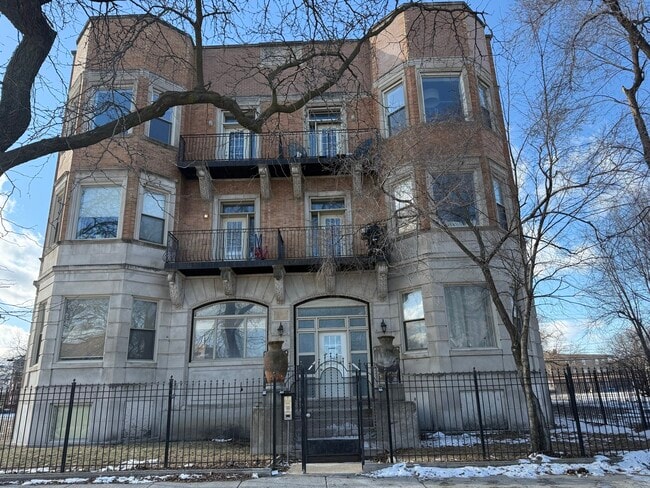 Building Photo - 5014 S King Dr Unit 2E