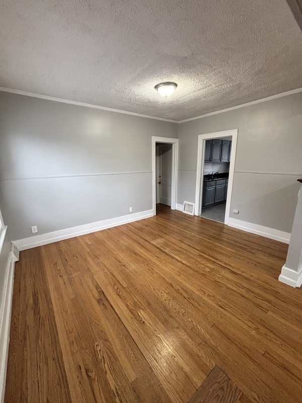 Photo - 168 Bondie St