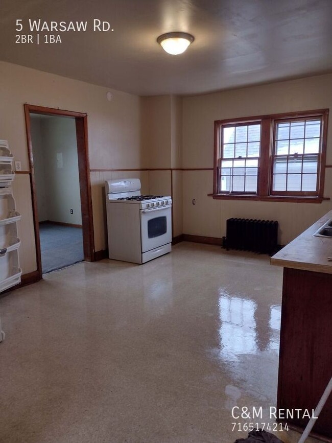 2 Bedroom Upper Apartment with potential f... - 2 Bedroom Upper Apartment with potential f...