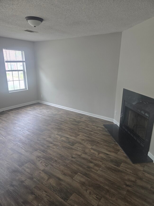 Photo - 642 Maplewood Dr