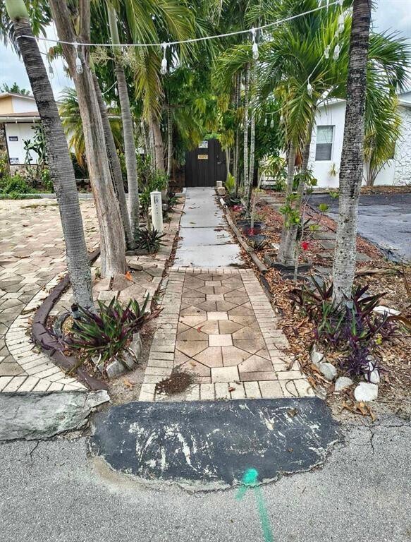 Building Photo - 5741 SW 24th Ave Unit B