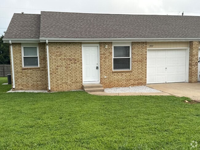 Building Photo - 2 Bedroom 2 Bathroom Duplex for $895 in So... Rental