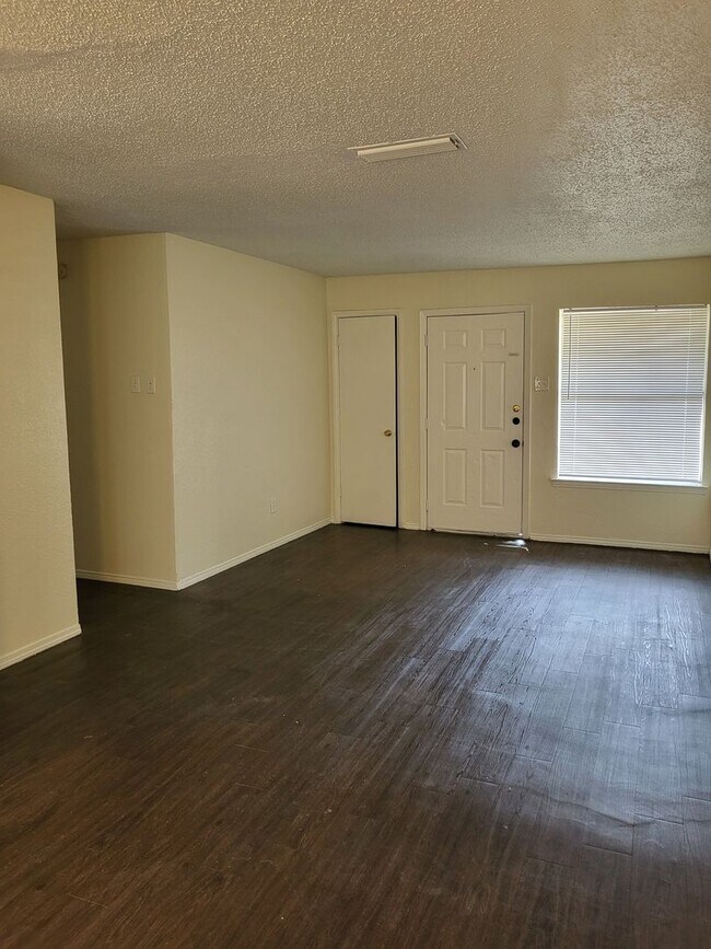 Photo - 1417 Laura Ln