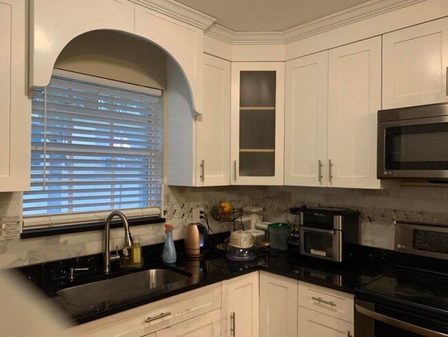 Photo - 1345 W 34th St