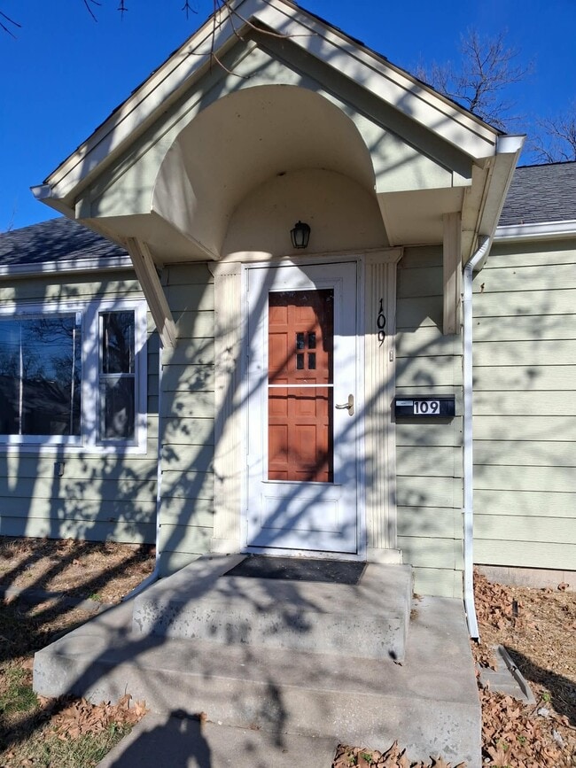 Photo - 109 E Fairview St