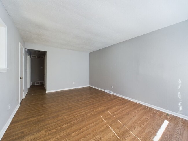 7804 E 48 Terrace