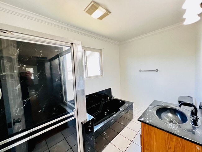 Photo - 4 BED HOUSE with Garage, Yard, Pets Consid...