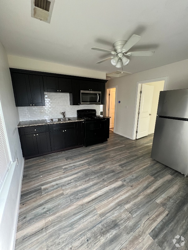 Building Photo - 3303 First St Rental