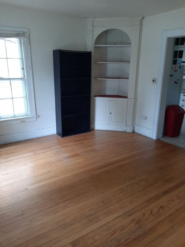 Building Photo - 143 Lathrop St