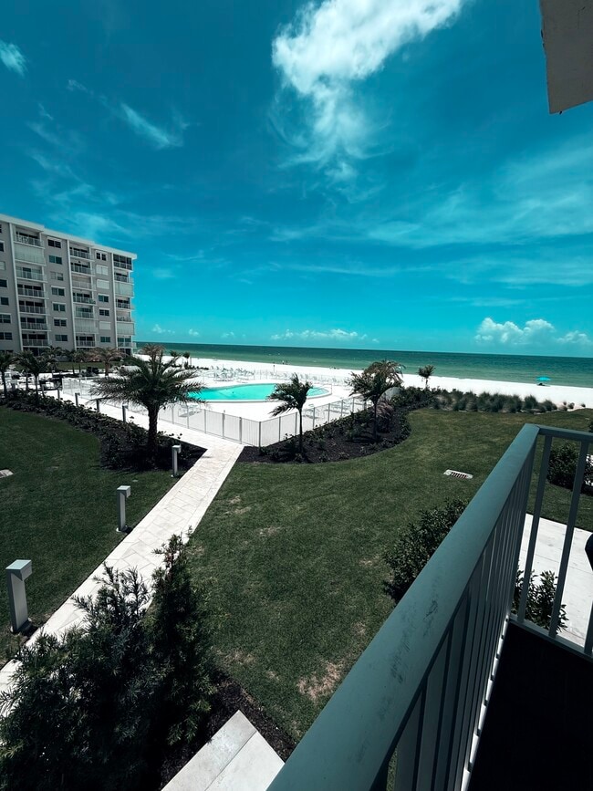 Photo - 3443 Gulf Shore Blvd N Unidad 205