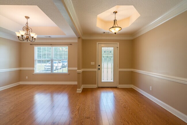 Photo - 633 Wilkinson Rd