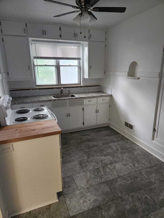 Kitchen - 610 Sycamore St Unidad #4