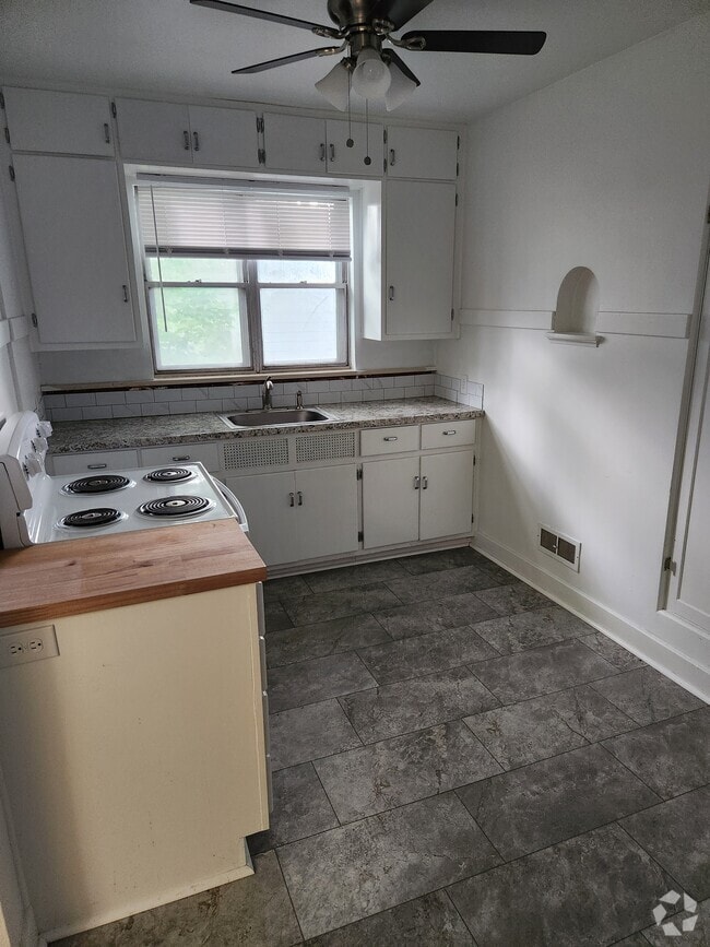 Building Photo - 610 Sycamore St Unit #4 Rental