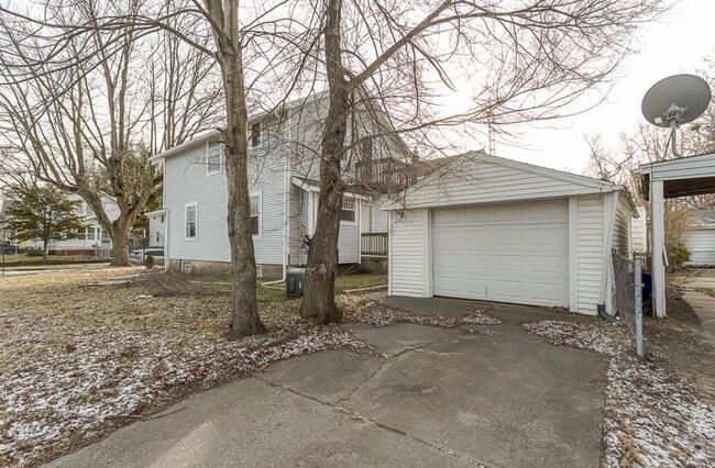 Photo - 3725 Leybourn Ave