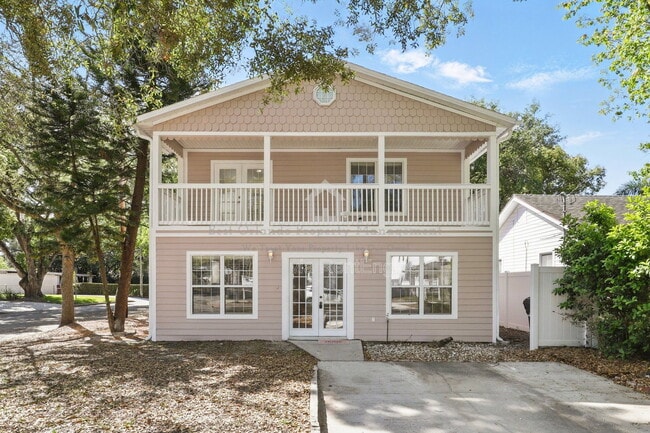 Building Photo - 820 Altaloma Ave