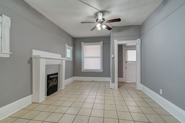 Photo - 605 Nino Aguilera St Unit A