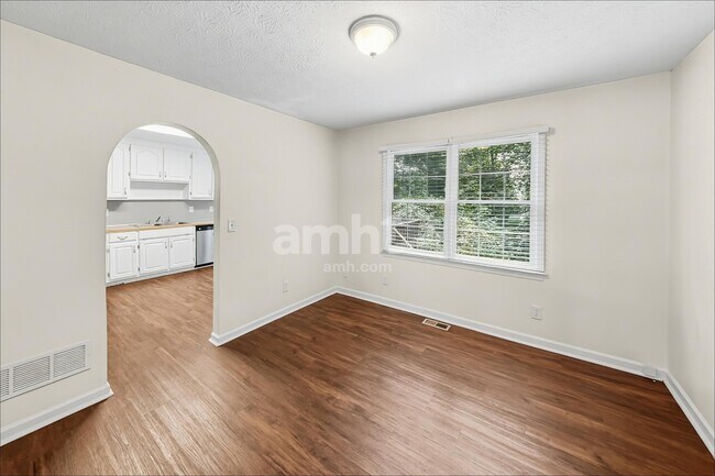 Photo - 468 Springfield Dr