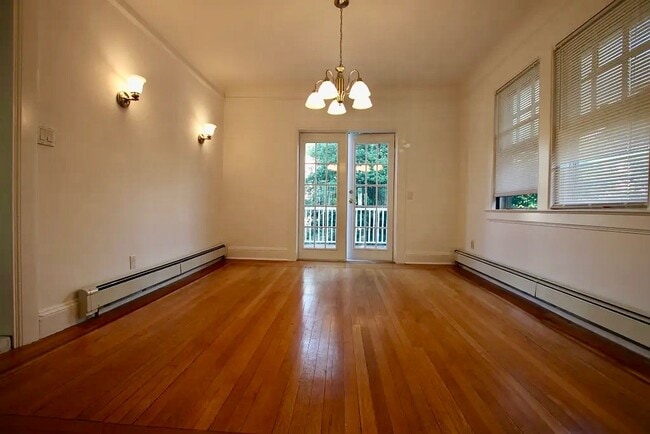 1522 Dwight Pl