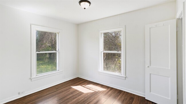 Photo - 410 Clinton Park St