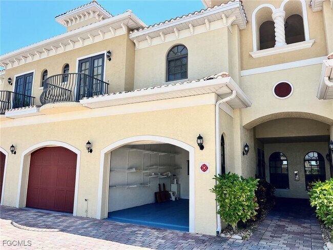 Photo - 4820 SW 17th Pl Unit 7