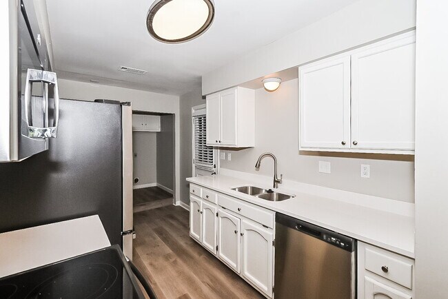 Photo - 9898 Sequoia Ln