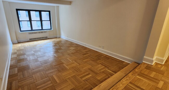 Building Photo - 141 E 56th St Rental