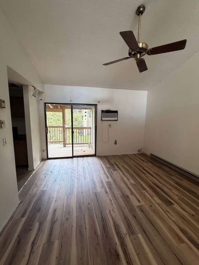 270 Burgundy Hill Ln Unidad 1 Bed 1 Bath plus Loft