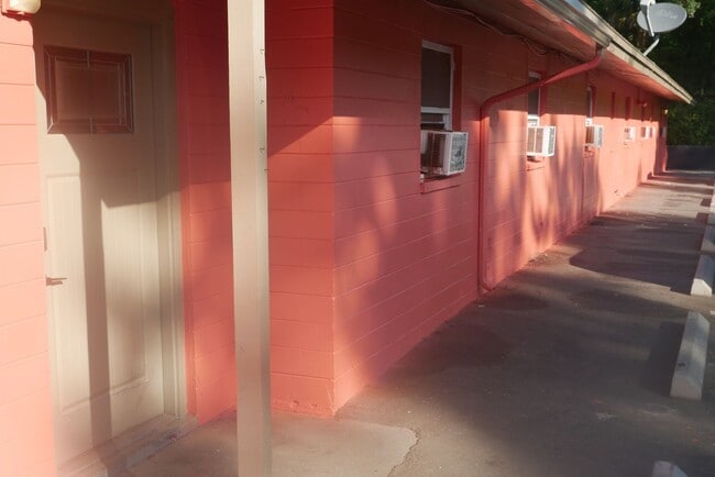 Building Photo - Furnished Room For Rent - All Utilities & ... Unit 716 Orange Ave - 16A