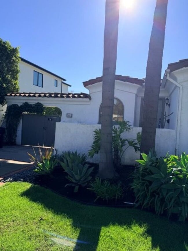 Photo - Pico-Robertson / Beverlywood 2 beds + 1.5 baths Spanish house PLUS Studio ADU | Pool+Jacuzzi & e...